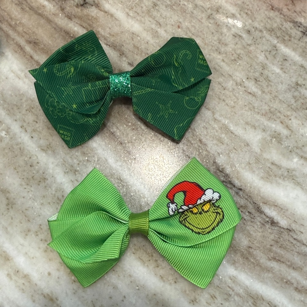 🔥The Grinch Kids Bow Set🔥